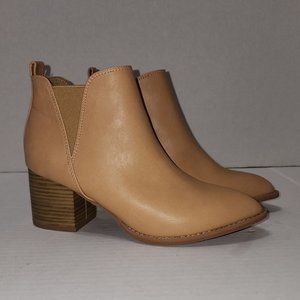 New Melrose Ave. Chelsea Vegan Leather Block Heel Boots Bootie - Size 5.5